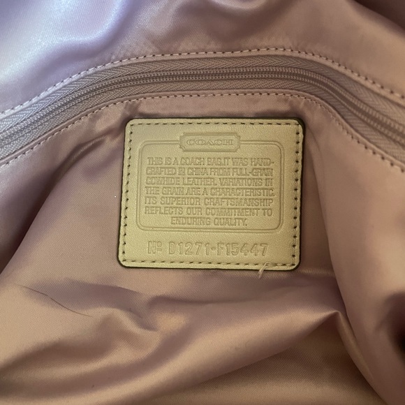 White coach purse - Picture 4 of 4